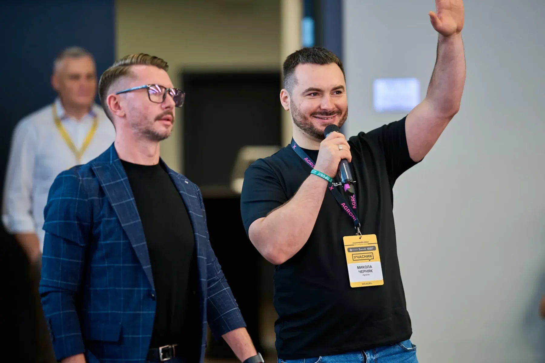 Член команди AGRONIX на світлому фоні